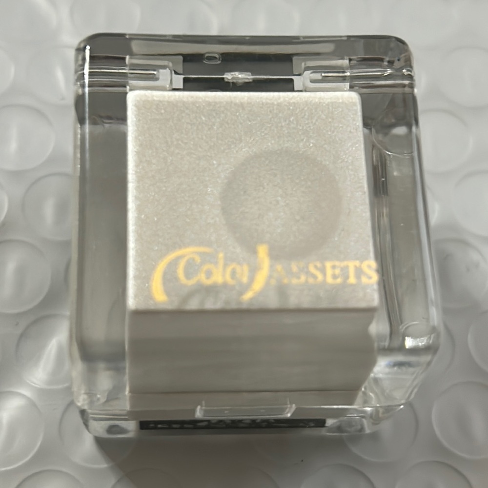 Color Assets Diane von Furstenberg Radiant Highlighter in shimmery silver